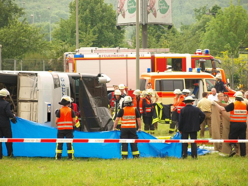 Schwerer Unfall mit Reisebus Lohmar Donrather Dreieck P247.JPG